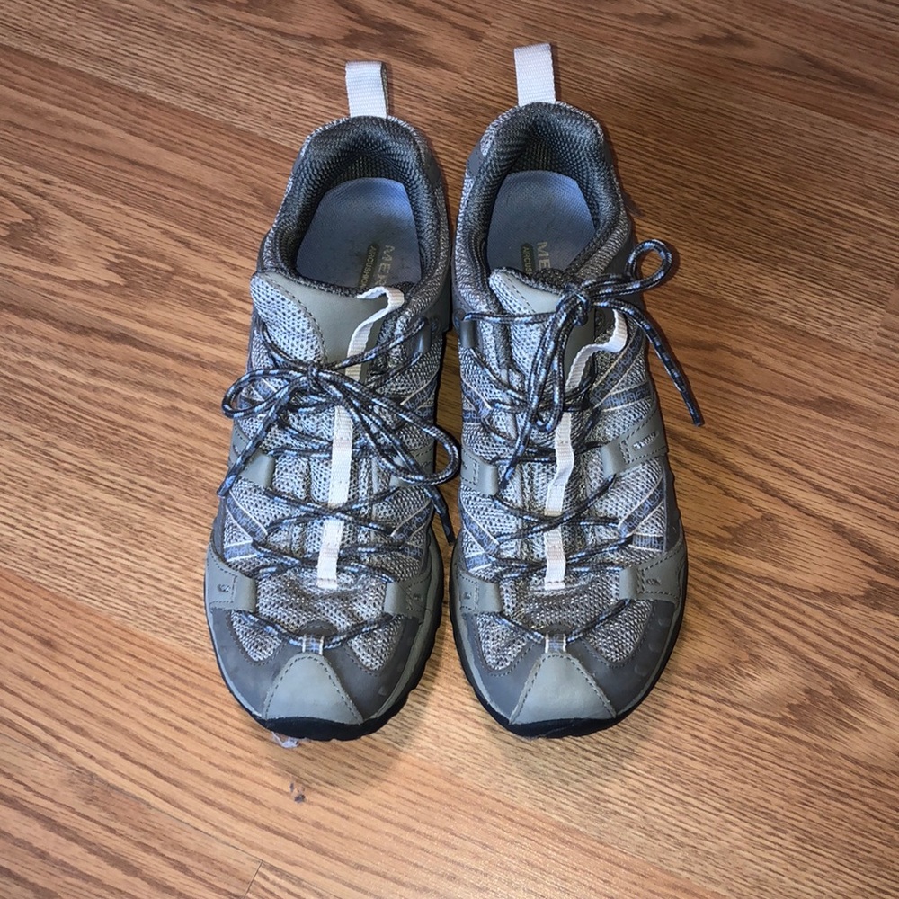 pretty near new Merrell sneakers